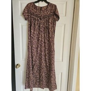 NWT Shyla Medium Long Night Gown Dress Purple Tan Short Sleeve Patterned